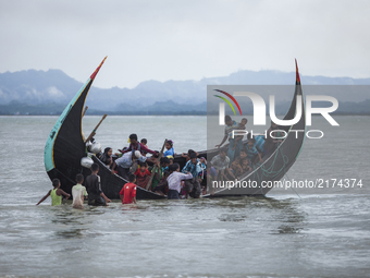 Rohingya ethnic minority people fleeing to a temporary makeshift camp, crossing Naf river, after crossing over from Myanmar into the Banglad...