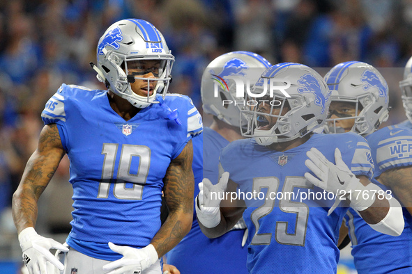 Detroit Lions running back Theo Riddick (25) is congratulated by Detroit Lions wide receiver Kenny Golladay (19) after making a touchdown du...