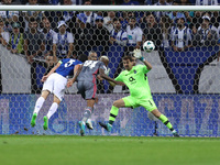 Besiktas' midfielder Talisca (C) score a goal during the FC Porto v Besiktas - UEFA Champions League Group G round one match at Dragao Stadi...