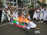 Bangladeshi Muslims burn Aung San Suu Kyi’s coffin and Myanmar national flag to protest against Rohgingya Muslims killing in Rakhine states...