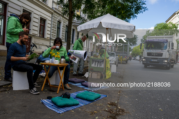 Greenpeace activists drink tea in a parking lot in Berlin, Germany, on 15 September 2017. In the annual worldwide action, artists, designers...