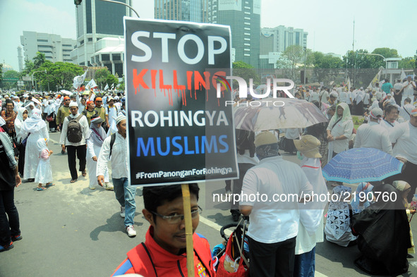 Indonesia Muslim organizations held a humanitarian action of Rohingya, in Jakarta, Indonesia, on September 16,2017. Bringing banners bearing...