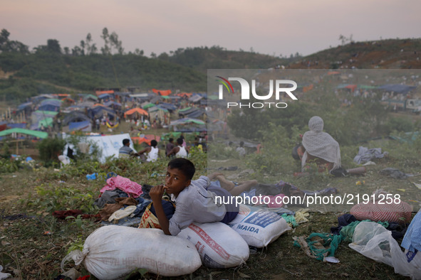 Newly arriver Rohingya people at the Thenkhali refugee camp in Cox’s Bazar, Bangladesh September 16, 2017. Around 370,000 Rohingya refugees...