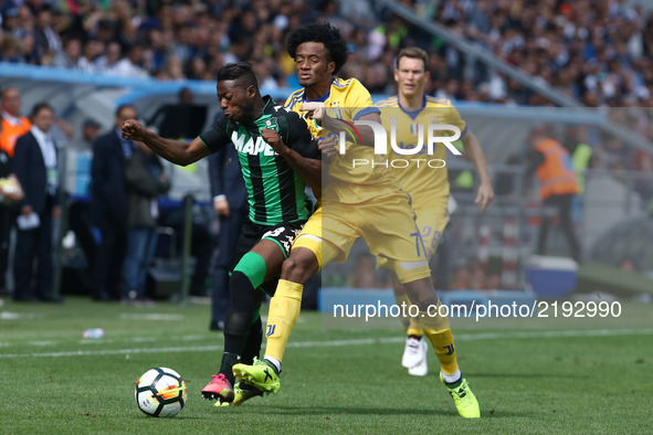 
Claud Adjapong of Sassuolo and Juan Cuadrado of Juventus  during the Serie A match between US Sassuolo and Juventus at Mapei Stadium - Citt...