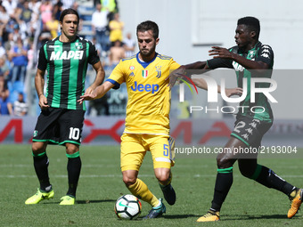 
Miralem Pjanic of Juventus and Alfred Duncan of Sassuolo  during the Serie A match between US Sassuolo and Juventus at Mapei Stadium - Citt...