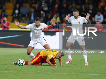 Gaetano Letizia (C) of Benevento competes for the ball in air with Strootman Kevin (L) of Roma during the Serie A match between Benevento Ca...