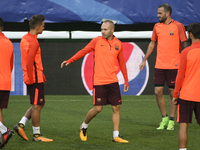 Barcelona’s midfielder Denis Suárez, Barcelona’s midfielder Andrés Iniesta, Barcelona’s defender Aleix Vidal during the training session at...