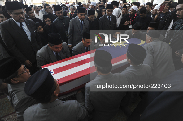 Malaysia Airlines flight attendants carry a coffin of in-flight supervisor, Mohd Ghafar Bin Abu Bakar, one of the victim of MH17 during a sp...