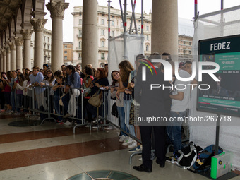 Fans queued outside the Mondadori to meet the rapper Fedez. (