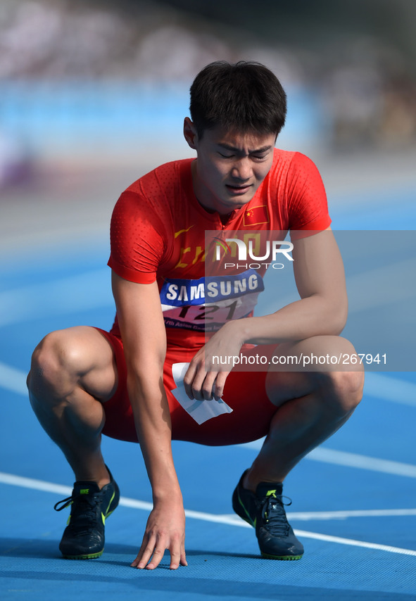 (141001) -- INCHEON, Oct. 01, 2014 () -- Zhang Peimeng of China competes during the men's 200m semifinal match of athletics at the 17th Asia...