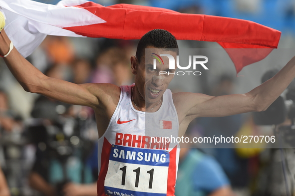 (141002) -- INCHEON, Oct. 2, 2014 () -- Elabbassi Elhassan of Bahrain celebrates after the men's 10,000m match of athletics at the 17th Asia...