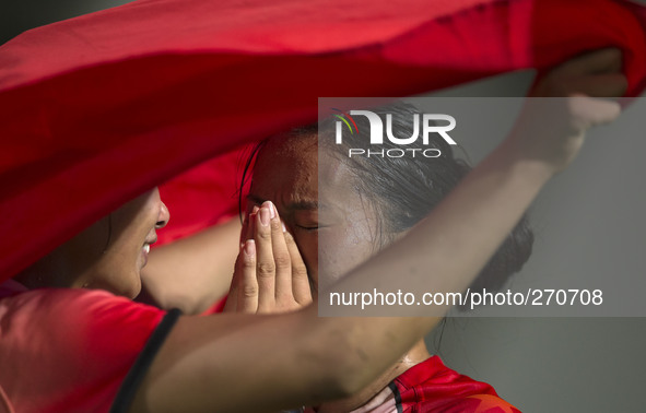 (141002) -- INCHEON, Oct. 2, 2014 () -- Guan Qishi (R) of China sheds tears after the women's rugby final match against Japan at the 17th As...
