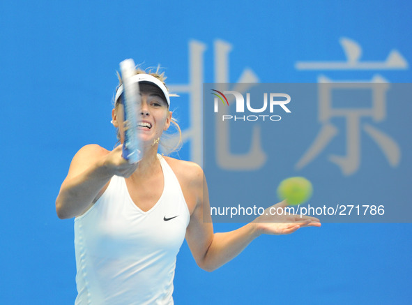 (141003) -- BEIJING, Oct. 3, 2014 () -- Maria Sharapova of Russia returns a hit during the women's quarterfinal match against her compatriot...