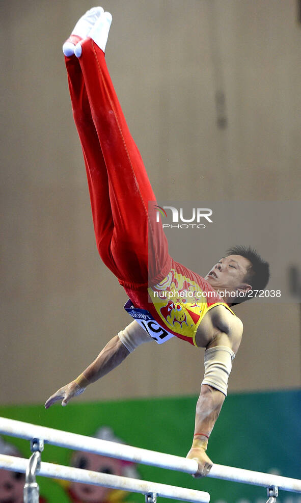 (141003) -- NANNING, Oct. 3, 2014 () -- Cheng Ran from China performs on the parallel bars during the men's qualifying round of the 45th Gya...
