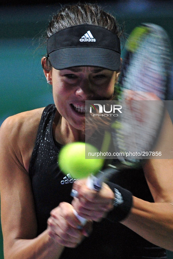 (141020) -- SINGAPORE, Oct. 20, 2014 () -- Serbia's Ana Ivanovic returns the ball during the round robin match of the WTA Finals against Ser...
