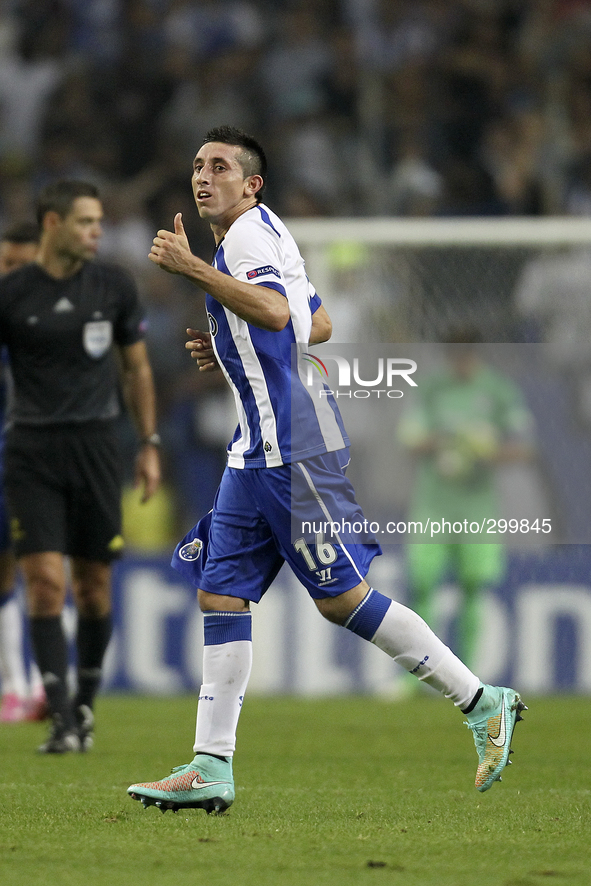 Portugal, Porto: Porto's Mexican midfielder Héctor Herrera celebrates the goal of the match during the UEFA Champions League match between F...
