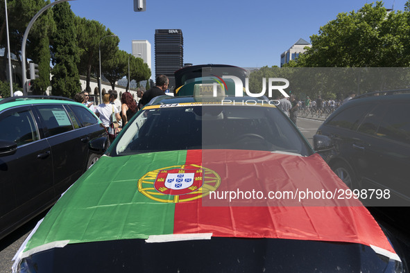 taxis block an avenue amid a strike by cabbies in Madrid on July 31, 2018. - Taxi drivers across Spain kept striking against ride-hailing co...