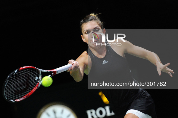 (141022) -- SINGAPORE, Oct. 22, 2014 () -- Romania's Simona Halep hits a return during the round robin match of the WTA Finals against Seren...