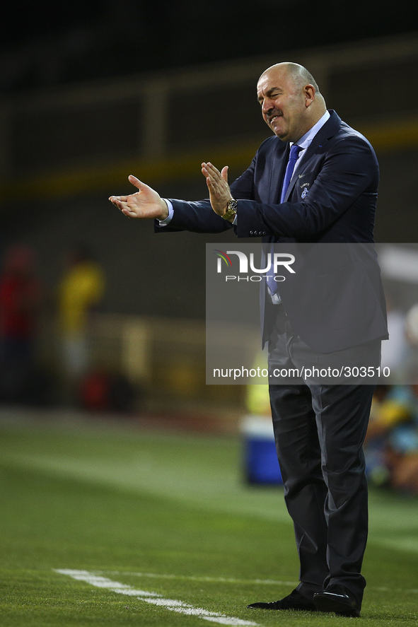 Dynamo Moscow's coach Stanislav Cherchesov gestures during the UEFA Europa League football match between Estoril Praia and Dynamo Moscow at...