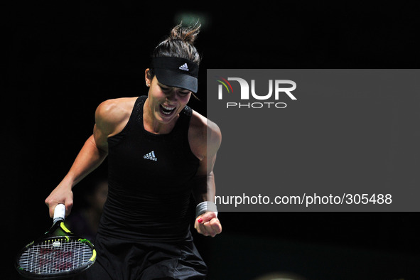 (141024) -- SINGAPORE, Oct. 24, 2014 () -- Serbia's Ana Ivanovic reacts during the round robin match of the WTA Finals against Romania's Sim...