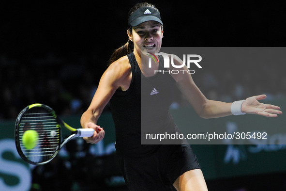 (141024) -- SINGAPORE, Oct. 24, 2014 () -- Serbia's Ana Ivanovic returns the ball during the round robin match against Romania's Simona Hale...