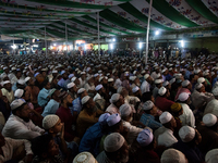 Huge number of people attended the meeting to listen to the speeches of the Islamic scholars.  (