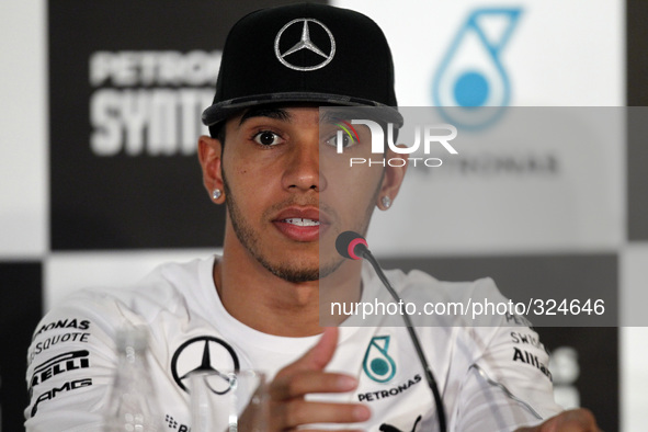 (141106) -- SAO PAULO, Nov. 6, 2014 () -- The British pilot Lewis Hamilton of the Mercedes Team takes part in a press conference prior to 20...
