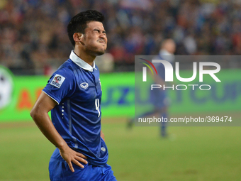 Kroekrit Thaweekarn of Thailand reacts after miss a shot during the AFF Suzuki Cup 2014 semi-finals 2nd match between Thailand and Philippin...