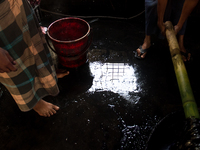 Workers are working bare footed inside a handloom factory despite toxic reagents on the floor on 21 December 2104 in Pabna, Bangladesh.
Ban...