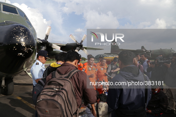 Indonesian Air Force sending their Hercules Air Plane to find missing Air Asia QZ8501 on Strait Karimata-Sumatera, the finding still found z...
