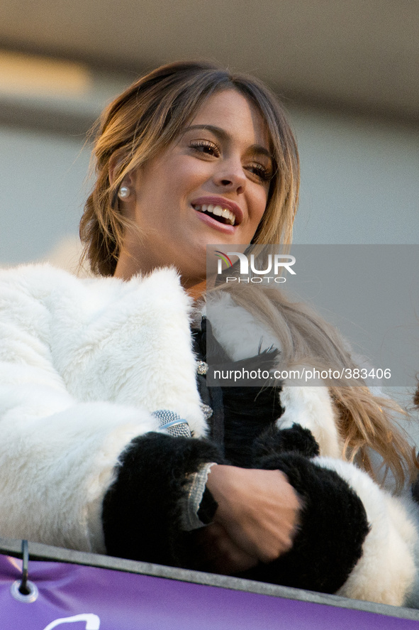 The actress and singer Martina Stoessel Argentina, star of the television series 'Violetta', from the balcony of the Teatro Real Madrid, cen...