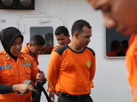 Indonesian SAR Team on prep for diving at Kalimantan Sea to find the body of Victim Air Asia Plane Crash at Kalimantan Sea. Jan 2nd 2015 (