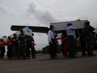 Victim of AirAsia Plane QZ8501 ready to deliver from Pangkalan Bun AirPort to Surabaya, on January 3, 2015. (
