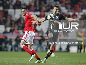 Benfica's midfielder Andreas Samaris (L) vies for the ball with Guimaraes's forward Tomane (R)  during the Portuguese League  football match...
