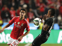 Benfica's midfielder Andre Almeida (L) vies for the ball with Guimaraes's forward Cafu (R)  during the Portuguese League  football match bet...