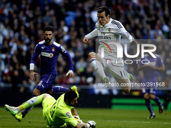 SPAIN, Madrid: Real Madrid's Welsh forward Gareth Bale and Espanyol´s goalkeeper player Francisco Casilla   during the Spanish League 2014/1...