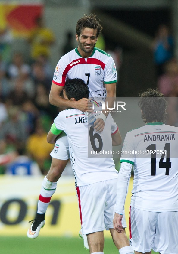 (150111) -- MELBOURNE, Jan. 11, 2015 () -- Masoud Shojaei (top) of Iran celebrates a goal during a Group C match against Bahrain at the AFC...
