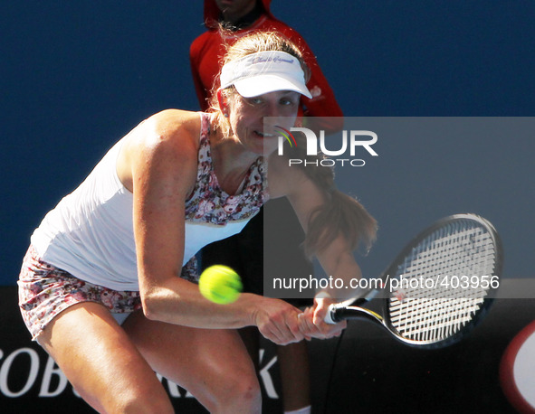 (150122) -- MELBOURNE, Jan. 22, 2015 () -- Barthel of Germany returns the ball during her second round match against Petra Kvitova of the Cz...