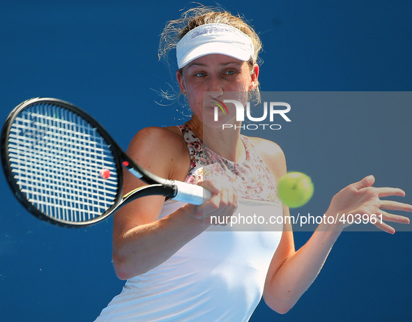 (150122) -- MELBOURNE, Jan. 22, 2015 () -- Mona Barthel of Germany returns the ball during the second round match of women's singles against...