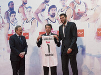 The Real Madrid Basketball offers the Copa del Rey Basketball, their last trophy, the president of the Casa de Correos de Madrid  on Februar...