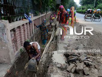 Bangladeshi men and women day laborer works in a road construction site in Dhaka, Bangladesh, on September 7, 2019. (