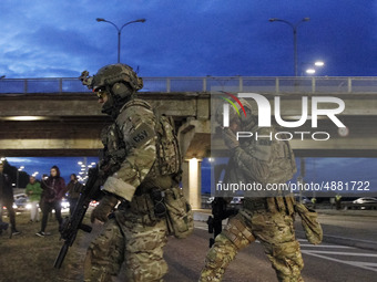 Ukrainian special forces take part at an operation for detain a man who was threatening to blow up a major bridge over the Dnipro River in K...