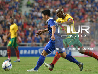 Stephane Mbia (R) of Cameroon vies with Prakit Deeprom of Thailand during the international friendly match between Thailand and Cemeroon at...