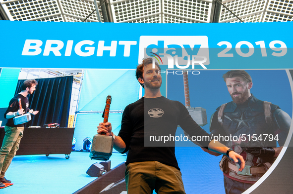 James Hobson, aka The Hacksmith, giving a talk during the Bright Day Festival in Amsterdam, on November 23rd, 2019. 
