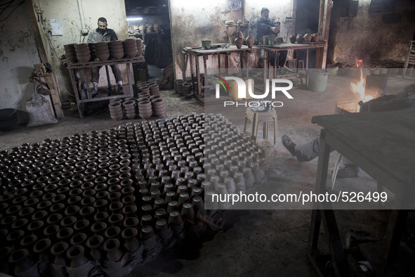 Palestinian man creates pottery at old pottery factory in Gaza city, April 14, 2015. 