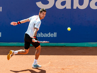 Santiago Giraldo returns the ball tightly during the Open Banc Sabadell, 63 Trofeo Conde de Godó in Barcelona on April 23, 2015 (