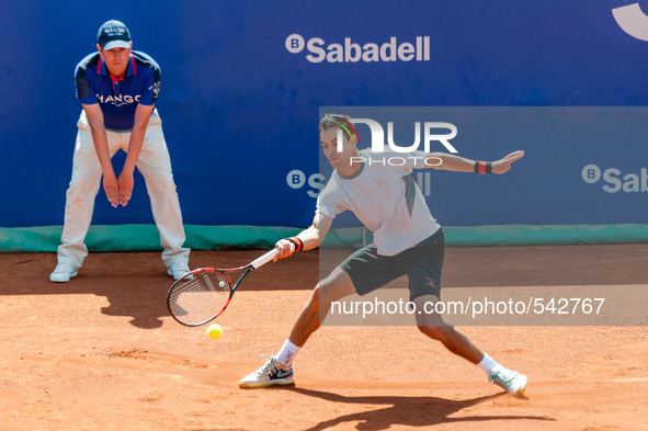 Santiago Giraldo returns the ball tightly during the Open Banc Sabadell, 63 Trofeo Conde de Godó in Barcelona on April 23, 2015 