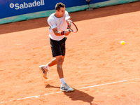 Santiago Giraldo returns the ball tightly during the Open Banc Sabadell, 63 Trofeo Conde de Godó in Barcelona on April 23, 2015 (