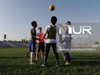 AFGHANISTAN, KANDAHAR; A group youngs guys are busy in Football traning. In Kandahar on April, 27, 2015. NUR Photo / Aziz Sana
 (