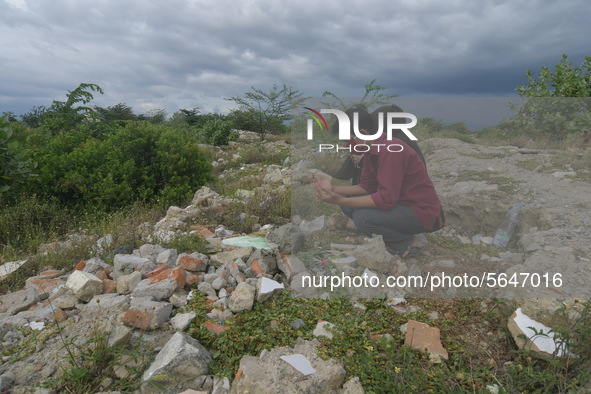 
A number of residents prayed for their families who were victims and declared missing by their settlements destroyed by the earthquake and...